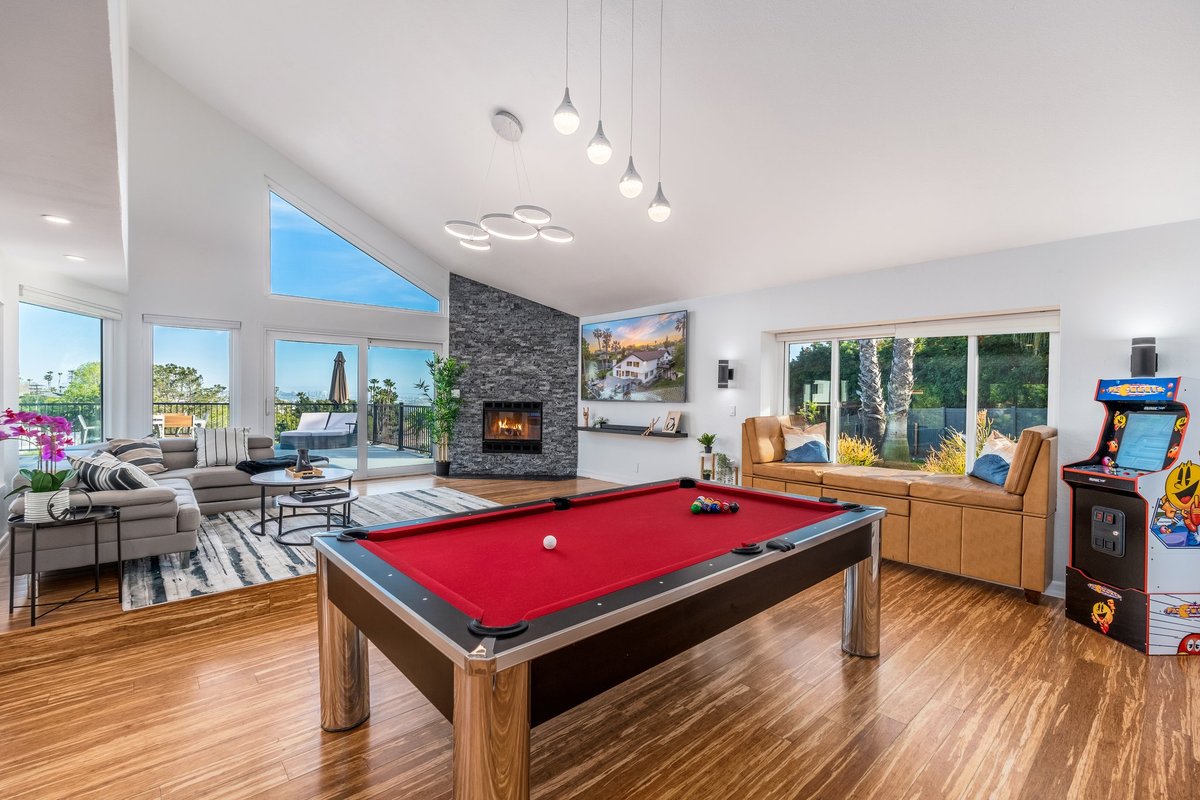Remodeled Estate, City/Bay View, Fireworks,Jacuzzi