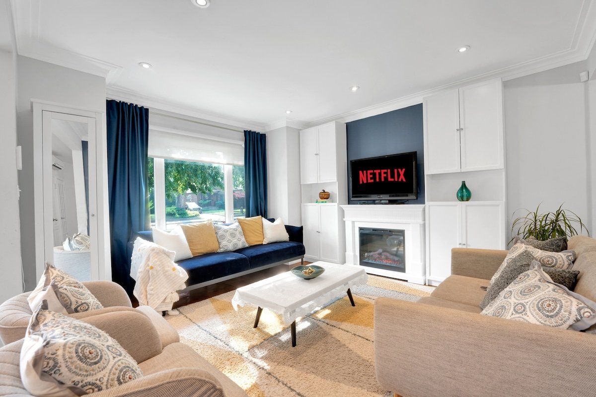 Hot Tub + 2 Prkg + 5BR: The Ultimate Holiday Home gallery image 4