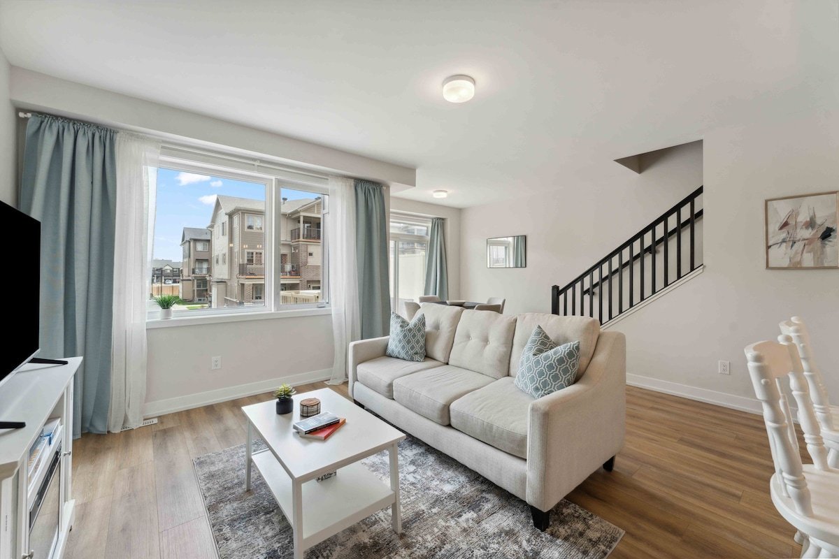 Upscale 2BED | Central Barrhaven gallery image 2