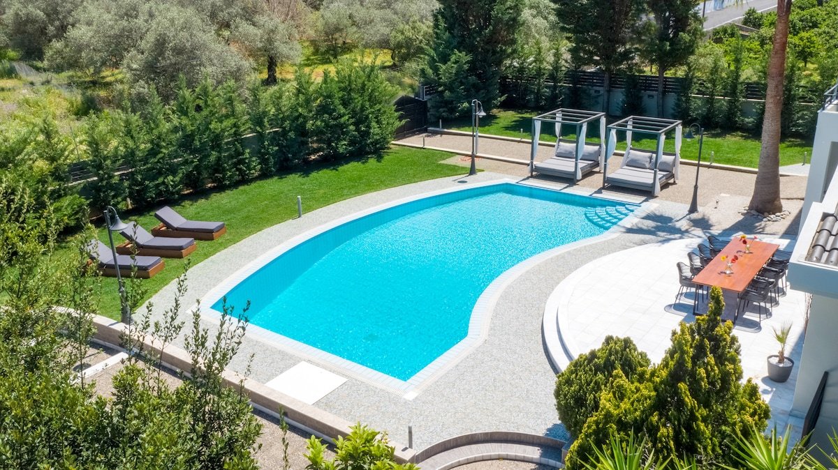 Gregory’s Villa – 18m Heated Pool, Chania, Crete gallery image 3