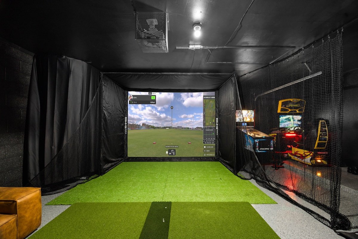 Scottsdale Clubhouse | Pool, Spa & Golf Simulator