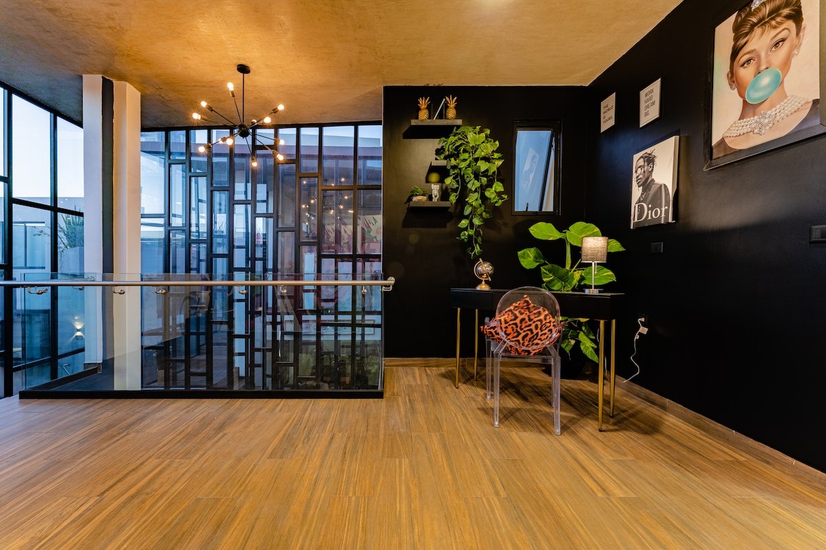 Luxury PH with Rooftop, BBQ, and Stunning Views gallery image 2