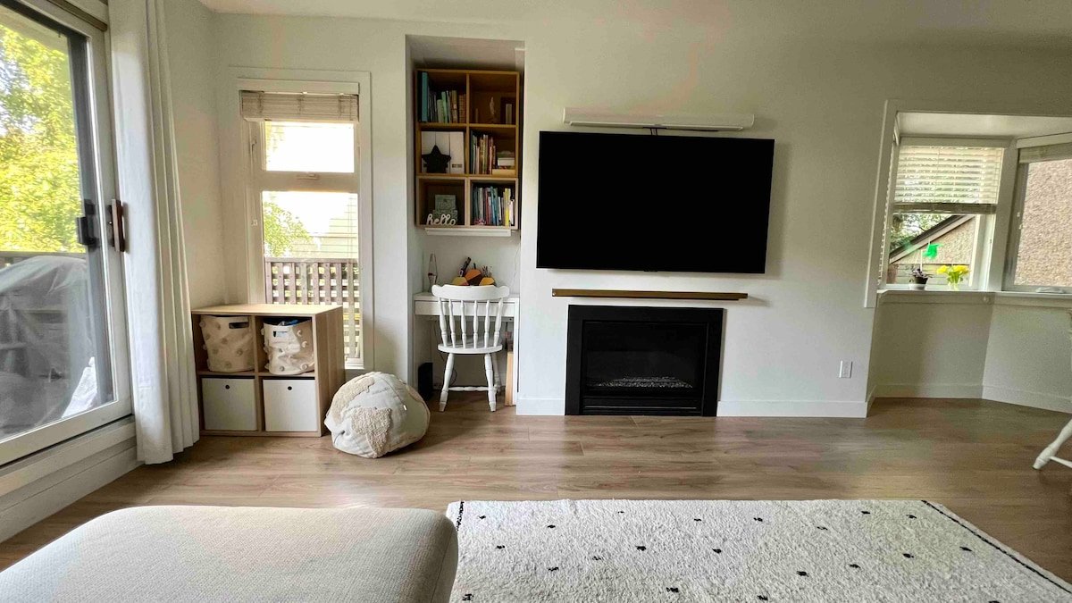 Kitsilano Beach Family Friendly 2 Bedroom Apmt gallery image 5