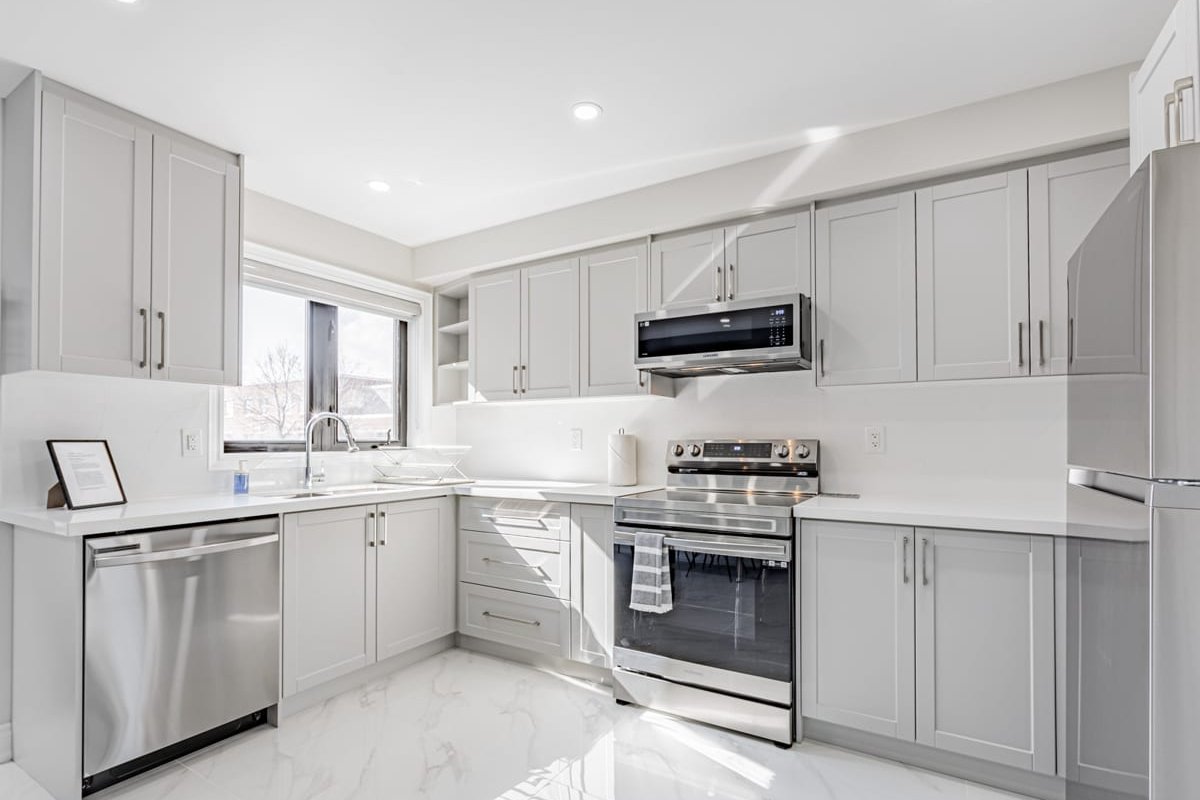 4 Bedroom Port Union Paradise w/ Parking gallery image 4