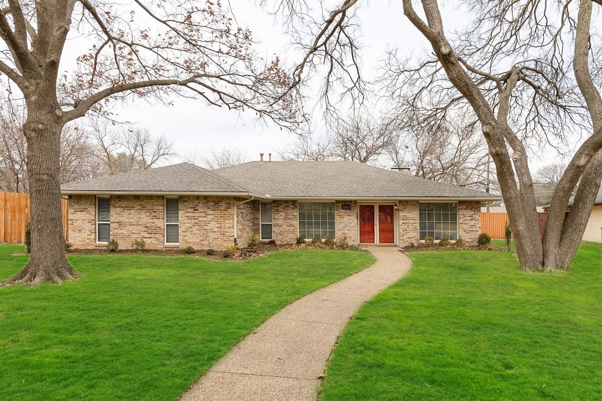 TCH – Spacious 5bd/2ba home in Dallas with Office gallery image 3