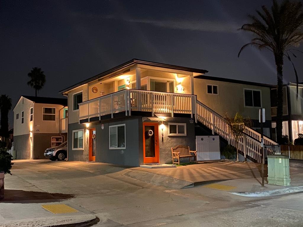 Beach Front Across From Sand 3 BR 2 BA + 2 Parking gallery image 5