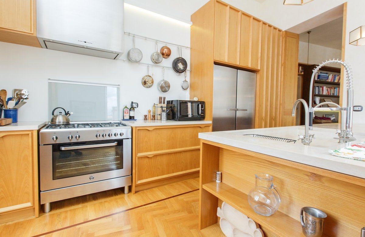 Piazza Navona: Beautiful 4BR 4 Baths, A/C, Wi-Fi gallery image 5