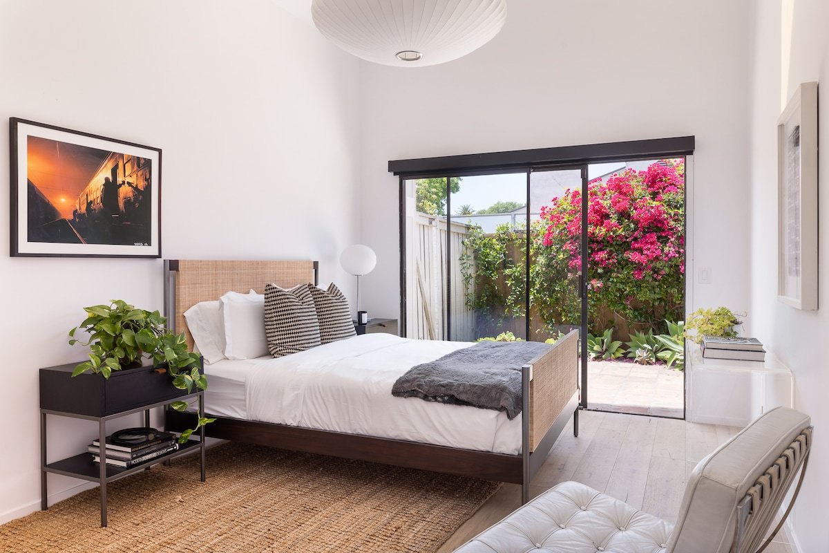 Montecito Modern w/pool. Near restaurants& beaches gallery image 5