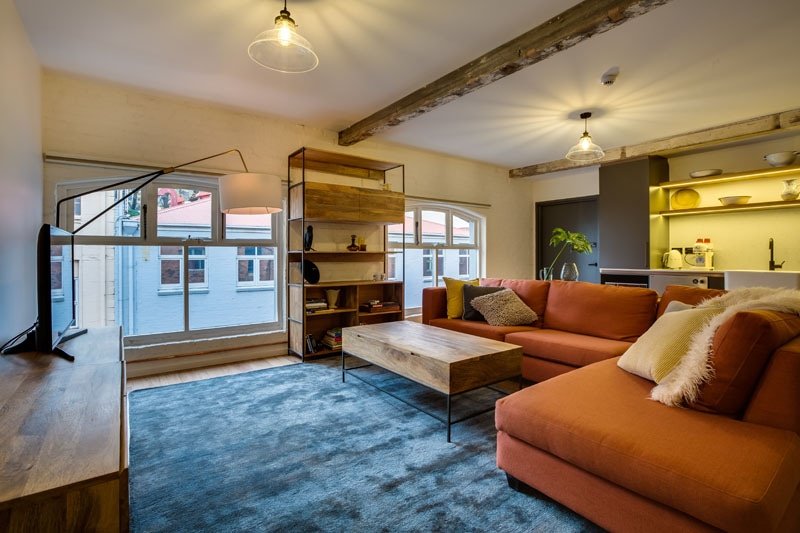 4 Bedroom Luxury Waterfront Apartment in Hobart gallery image 3