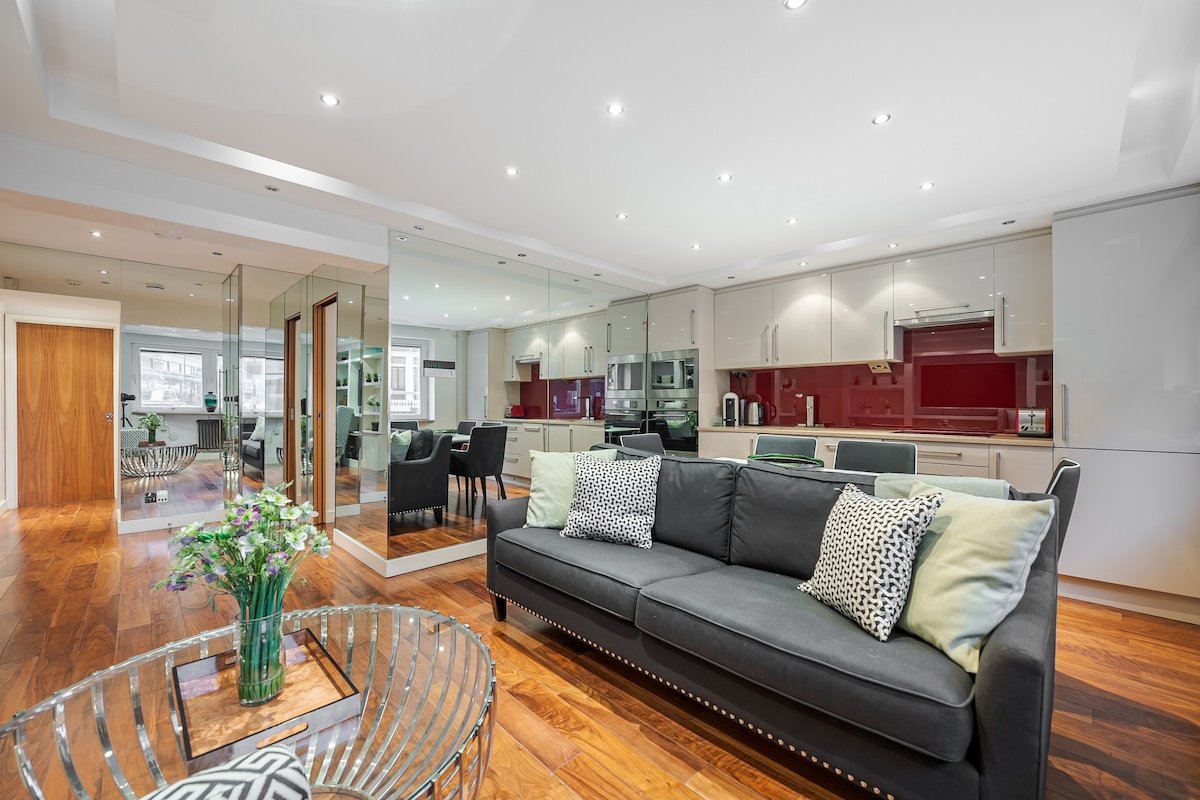 Luxury 2BD Knightsbridge Haven Beside Harrods gallery image 5