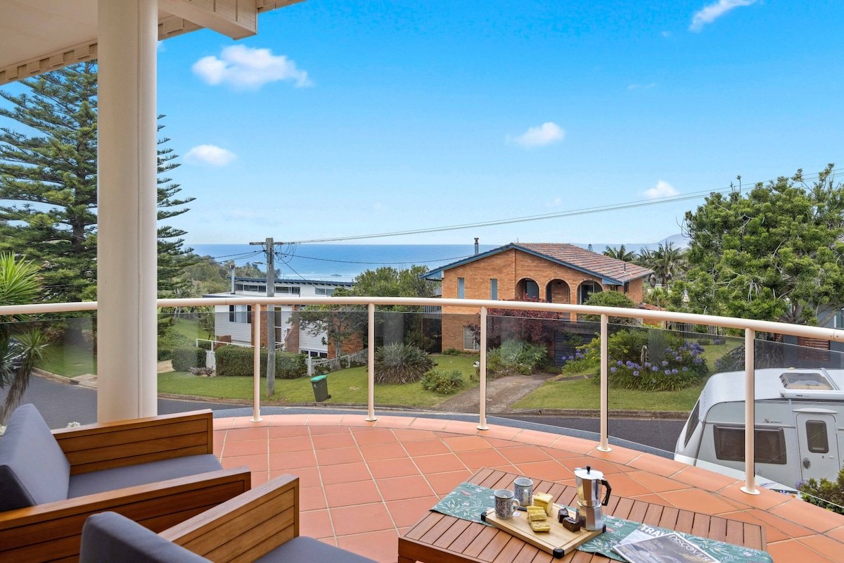 Beached at Lighthouse – ocean views and pool gallery image 2