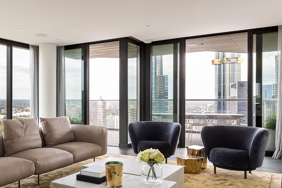 Collins Arch Penthouse gallery image 3