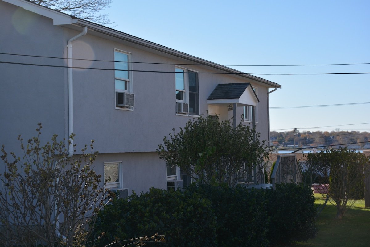 Sea Breeze Inn guest house. Walk to Beach gallery image 3