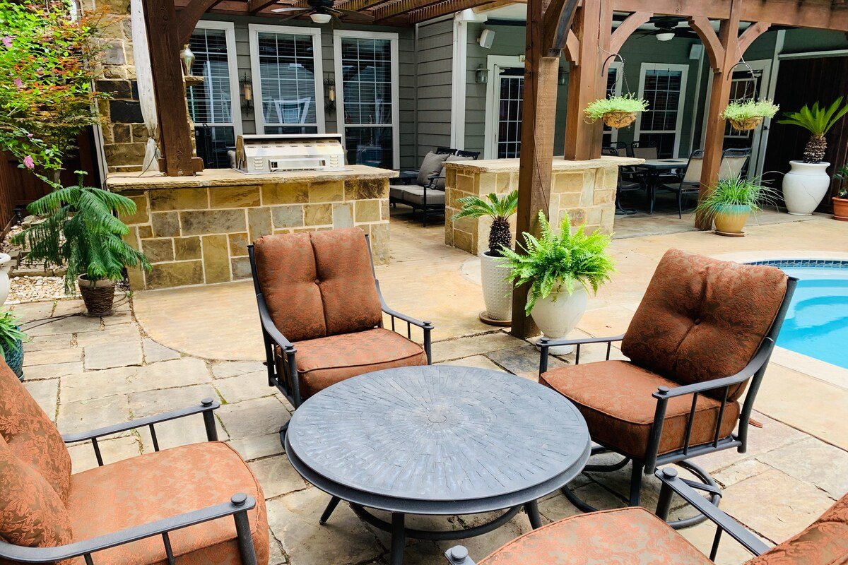 Luxury home, Pool & Spa, steps from Cedar Springs gallery image 5