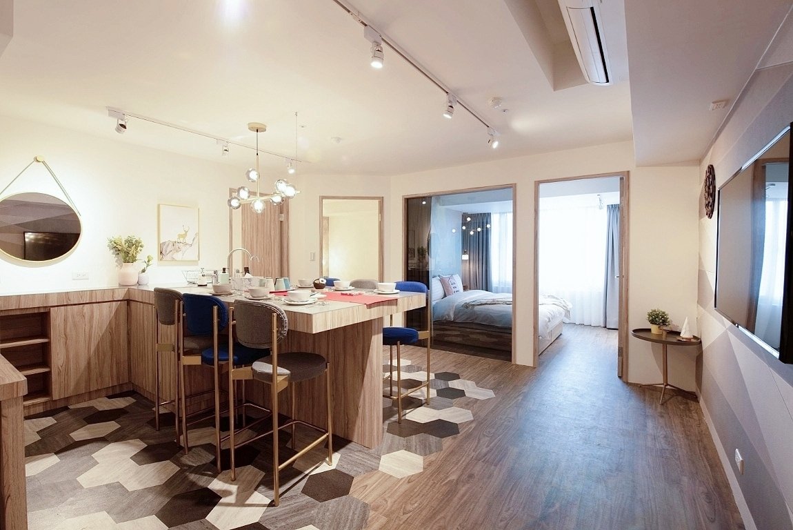 【時尚中島派對六人房】#6人房#台北車站MRT#三間獨立臥室#中島吧檯#Netflix gallery image 3