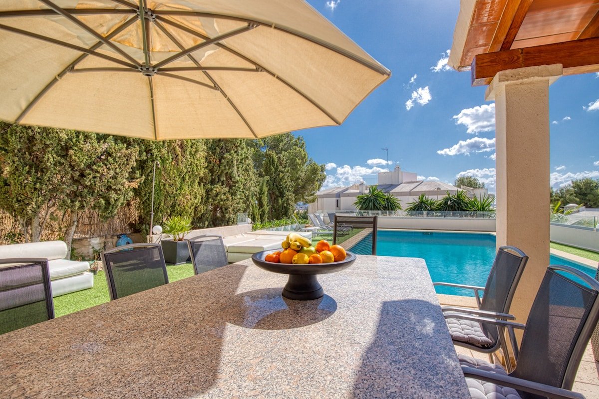 Magnifica villa con piscina y vistas al mar gallery image 3