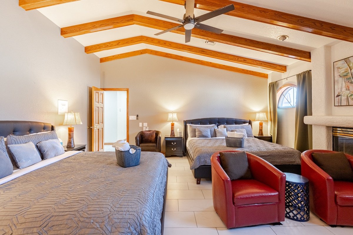 r 4200 ft.² Estate with large pool! Owner operated gallery image 3