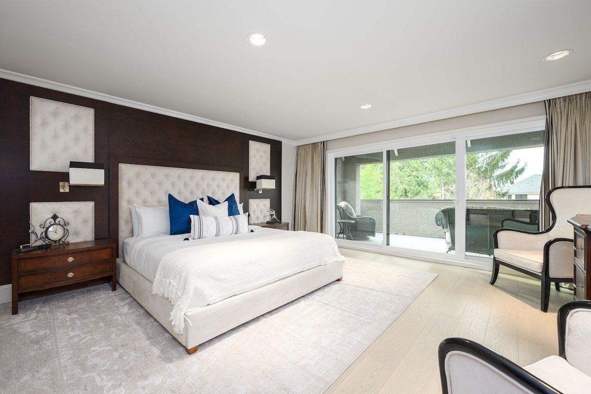 The British Properties | Pool • 11 min to Downtown gallery image 5