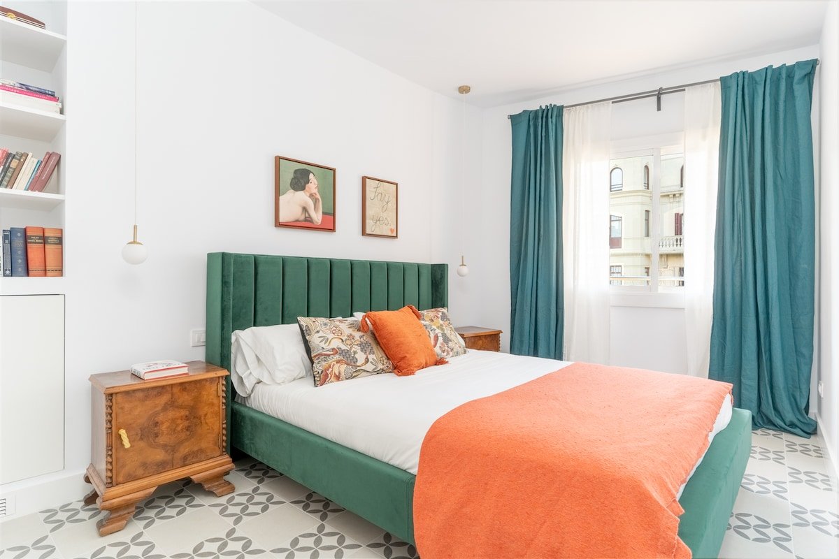 Urgell · Stunning 4BR/3BTH apt gallery image 3