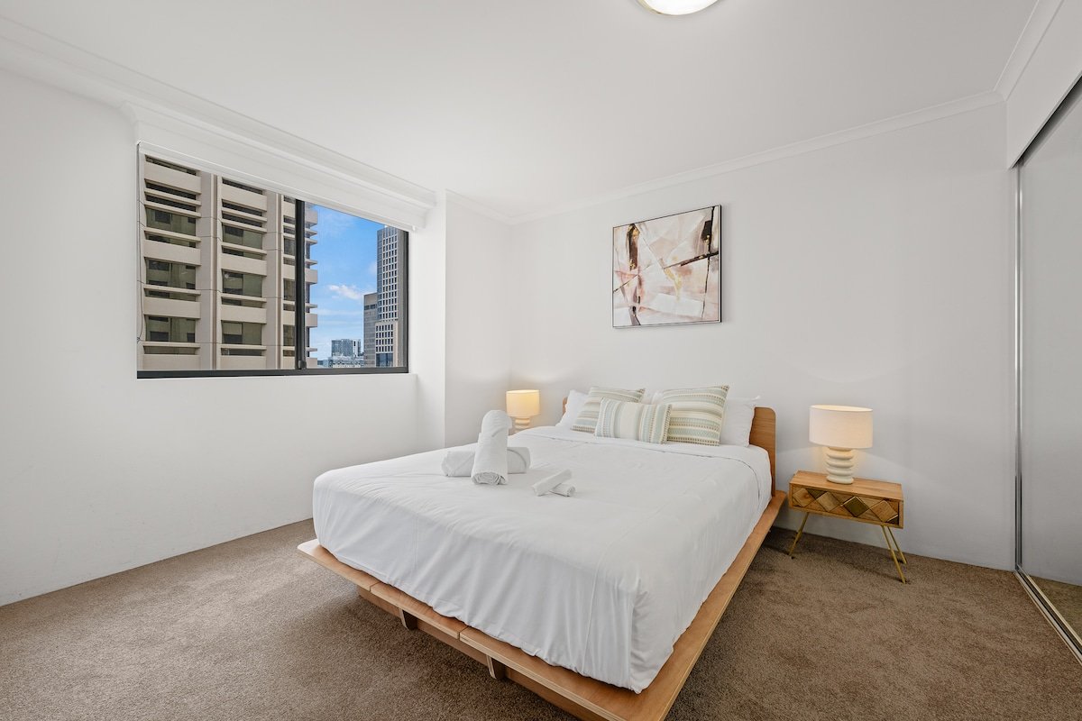 The Elegance, CBD | Parking | Desk | Gym | Pool gallery image 5