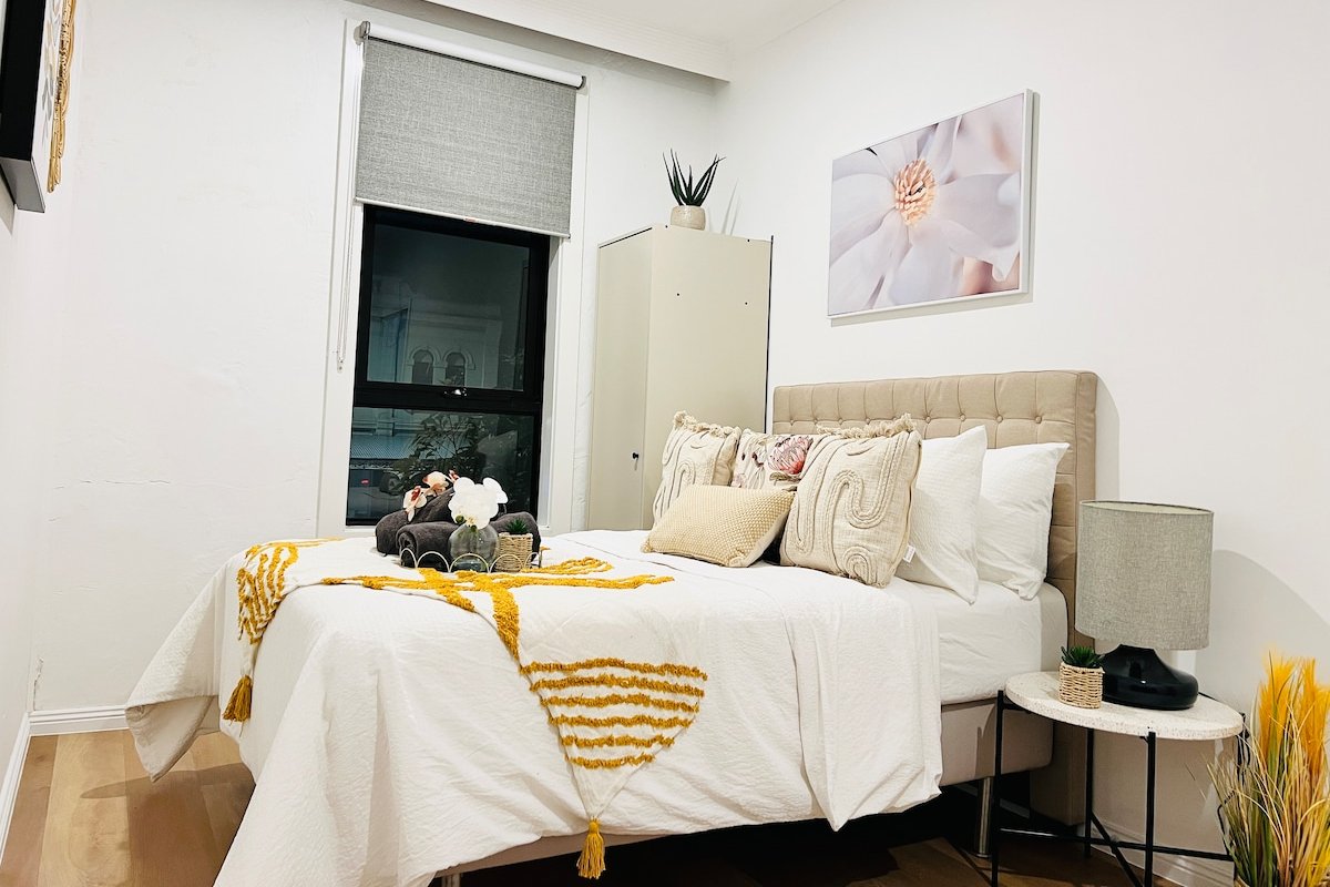 4BDR2BTH#Fits14pp#Next2QVicMarket#FreeTramZone gallery image 2