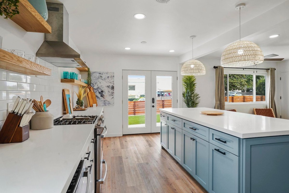 Spectacular Coastal Farmhouse 4BR in Ocean Beach! gallery image 2