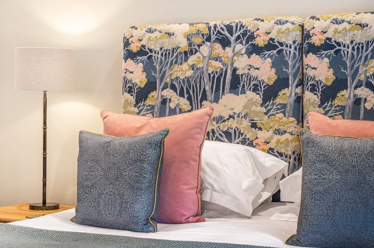 Dragonfly | Holiday at Home gallery image 5