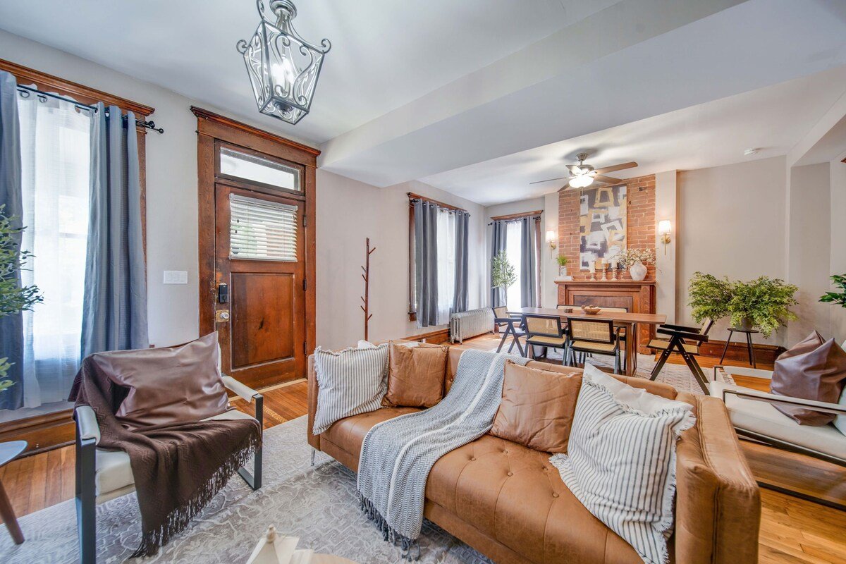 Exquisite Modern Historic Home Near Campus/Stadium gallery image 2