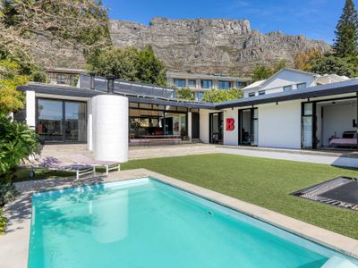 Contemporary 4-bed Family Home on Table Mountain