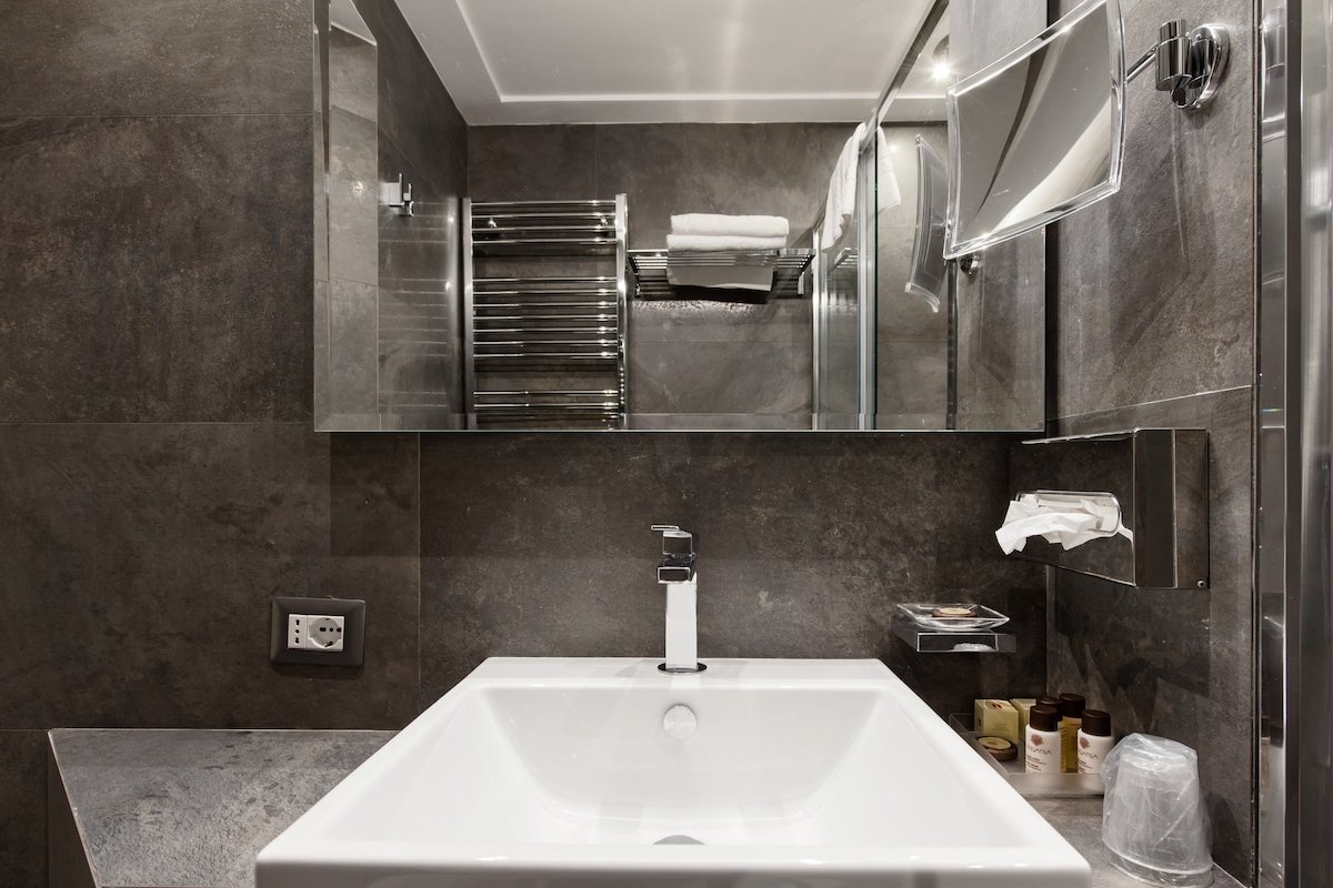 Appartamento di lusso elegante con un design moderno e vista su Piazza di Spagna gallery image 4