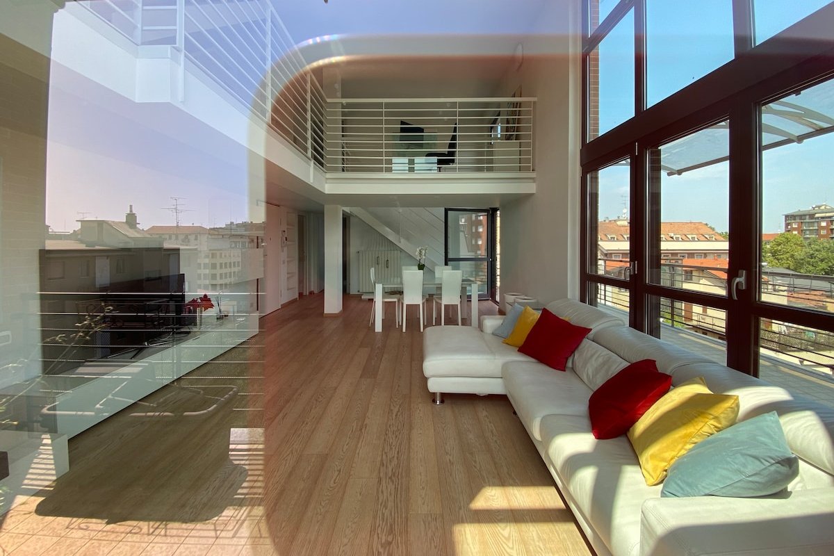 Penthouse Luce Milano – Tram to Duomo & Metro gallery image 2