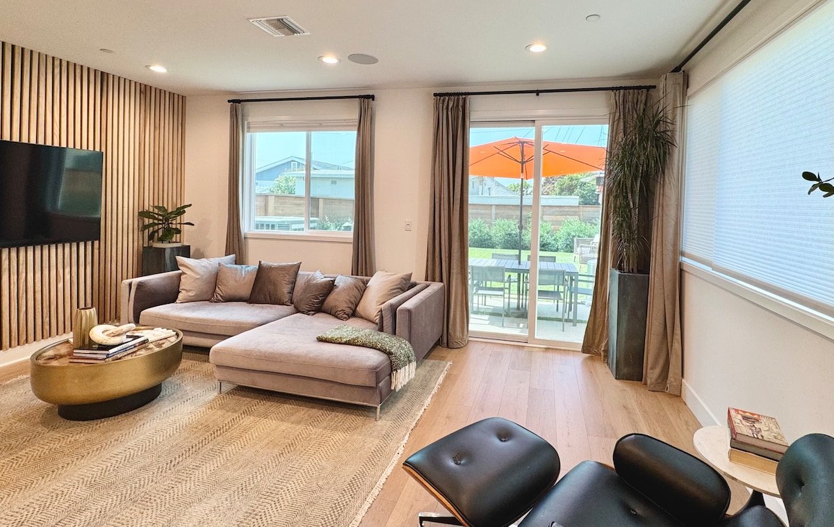 Brand New Modern Farmhouse in Silverlake gallery image 3