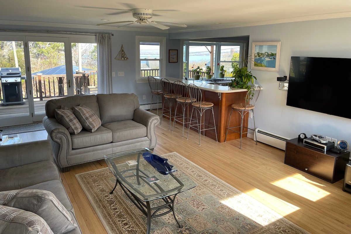 Coastal Living Waterview Home Minutes to Newport gallery image 5