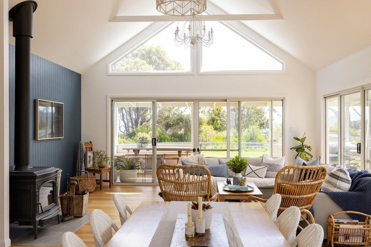 The Pearl – Beachfront, 5 Bedroom, Firepit gallery image 2