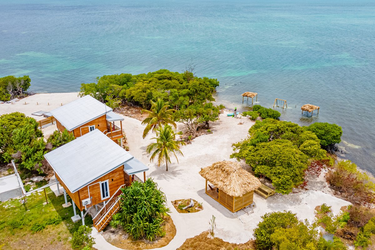 Driftwood Beach Front Cabanas with Wifi and kayaks