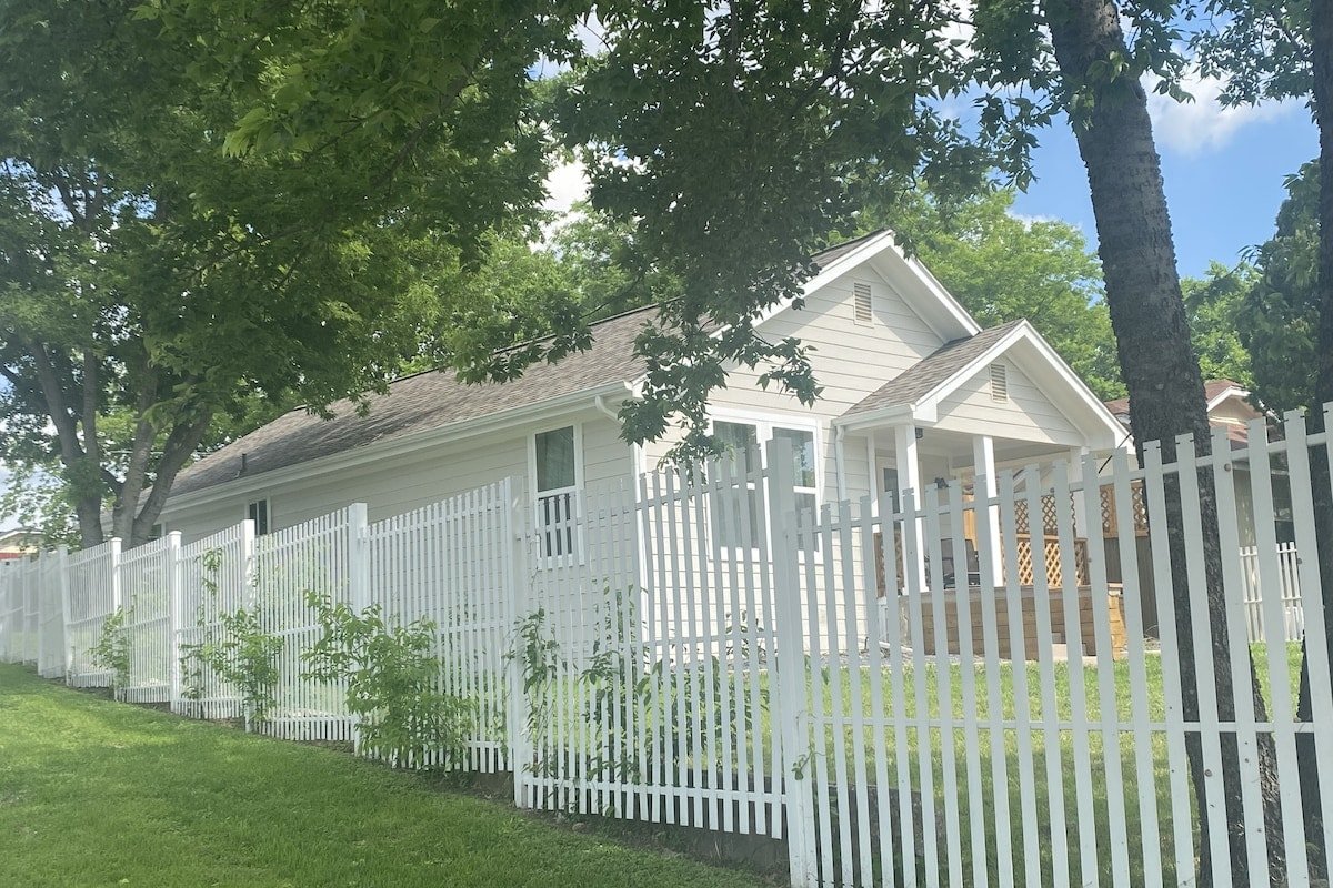 Cowtown Outpost-Less than 4 minutes to StockYards- gallery image 3