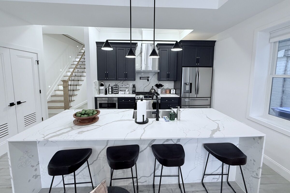 Beautiful 3BR 3.5BA Full Ensuite Duplex W/Backyard gallery image 3