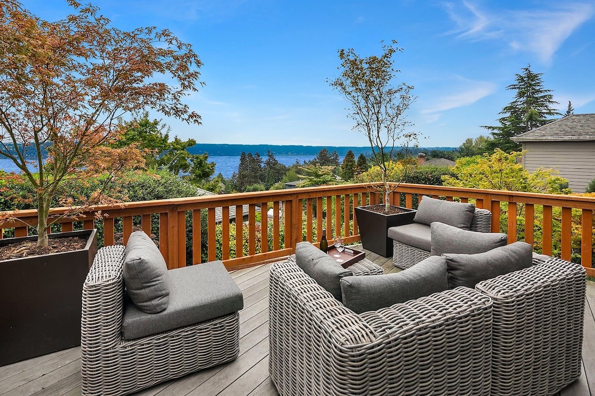 Mt. Rainier Luxury View Home gallery image 5