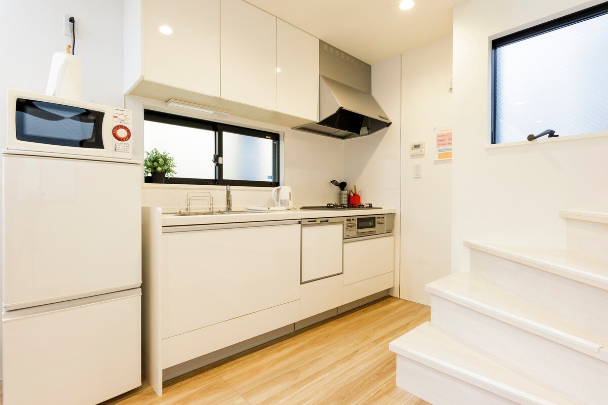 House, 2 mobile wifi, 4 mins walk to JR Station gallery image 5