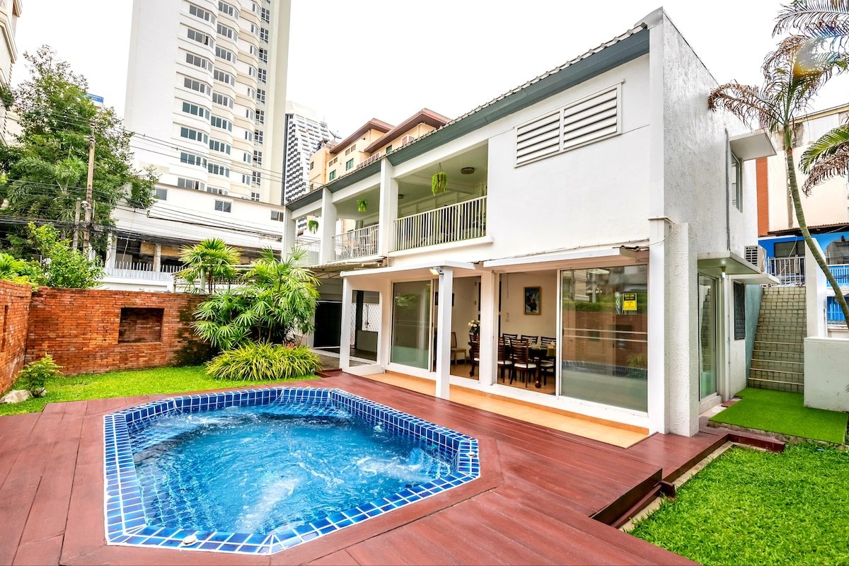 100-Year City Center Villa “Breakfast & Cleaning gallery image 3