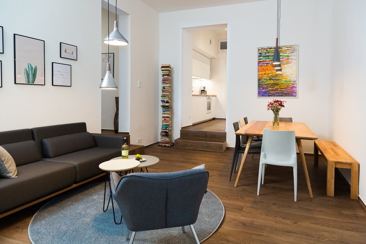 3 Bedroom & 90qm Apartment in Charlottenburg gallery image 2