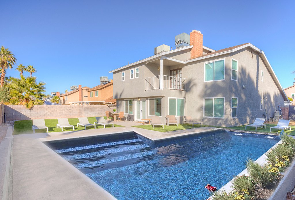 Stylish Resort POOL 7mins Strip!