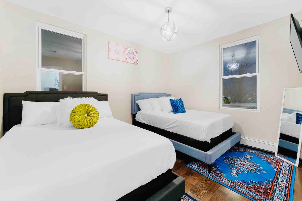 Clean Luxury Home 13Mins To NYC Manhattan/Backyard gallery image 5