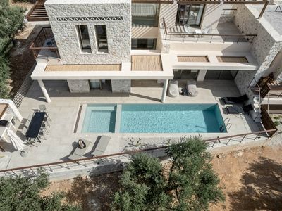 Peaceful Melissa Villas, Luxury, 2 pools, 5 BR, seaview, BBQ