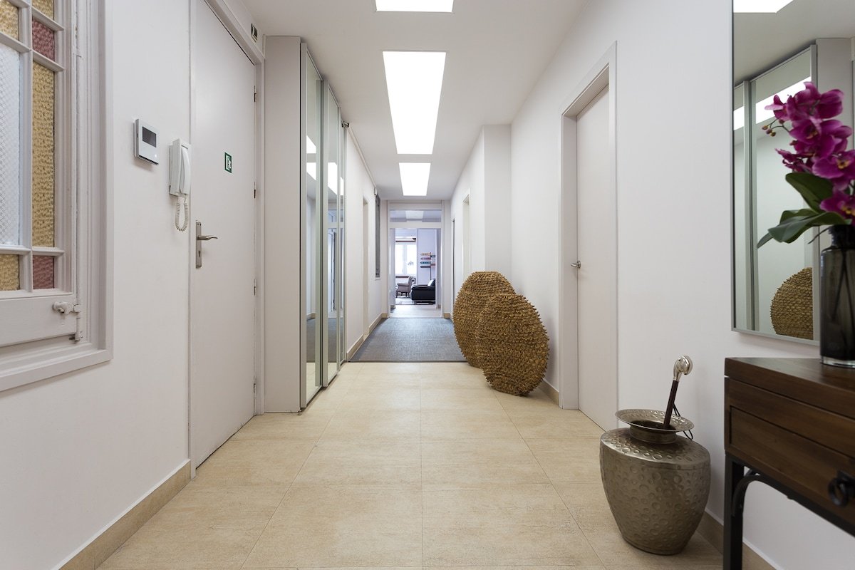 Superior Deluxe Six-bedroom Apartment gallery image 4