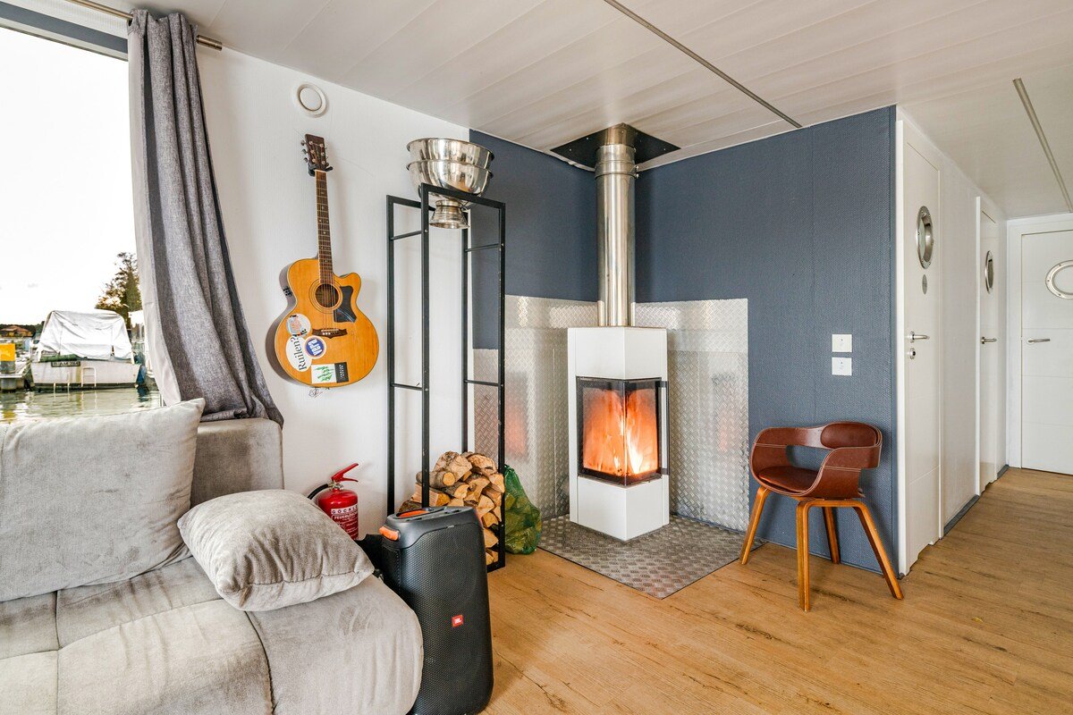 160qm2 Luxus Schwimmende Ferienwohnung+Sauna+Kamin gallery image 3