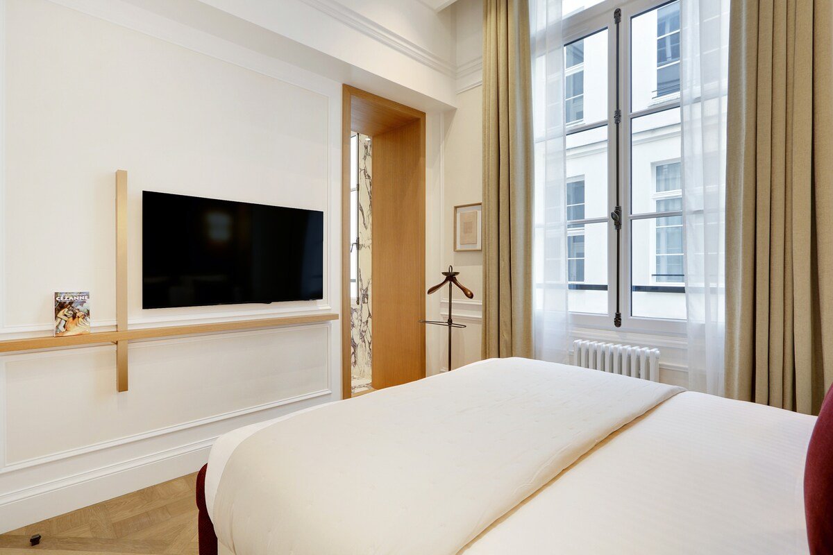 The Lander – Serviced 2BR/2BA – Louvre III gallery image 3