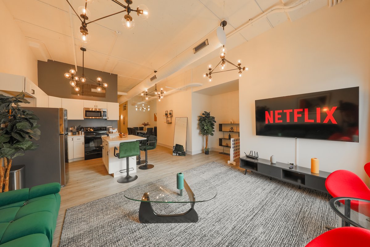 Spacious 5BR Luxury Suite | Near McCormick Place