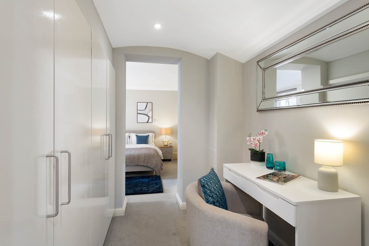 Beautiful Royal Borough Apartment gallery image 5