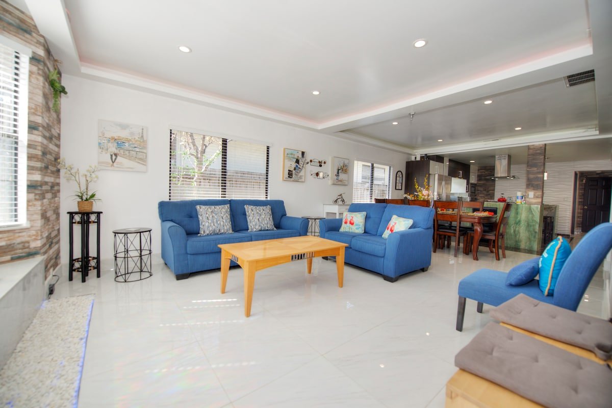 Fancy 5bd/3bath house in Center of Silicon Valley gallery image 5